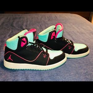 Jordan’s big kids size 6.5 women’s 8.